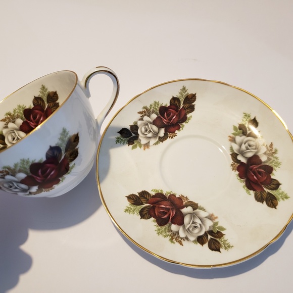 Peacock china Red and white rose cup saucer - Picture 2 of 3
